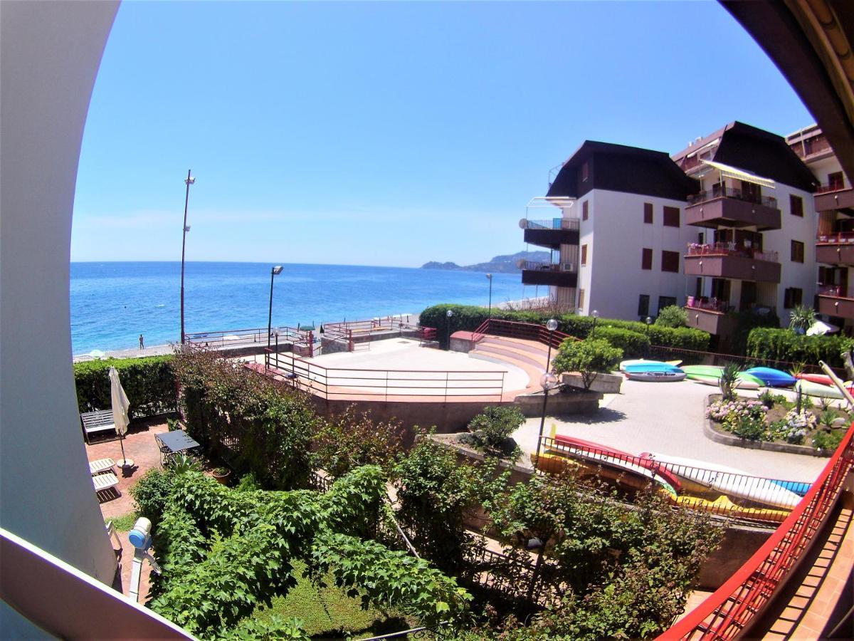 Sea Beach Taormina Apartment Letojanni Exterior foto