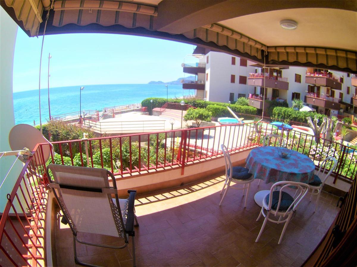 Sea Beach Taormina Apartment Letojanni Exterior foto