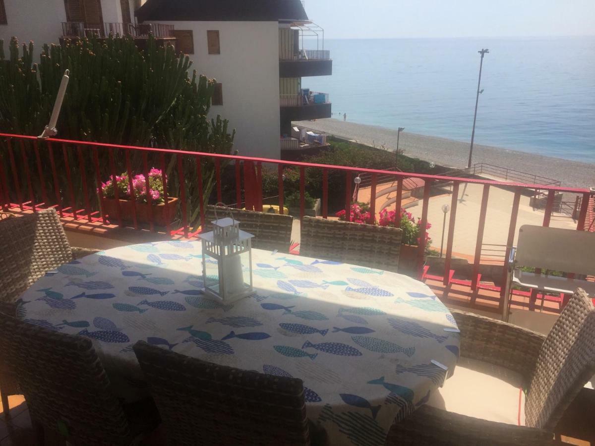 Sea Beach Taormina Apartment Letojanni Exterior foto