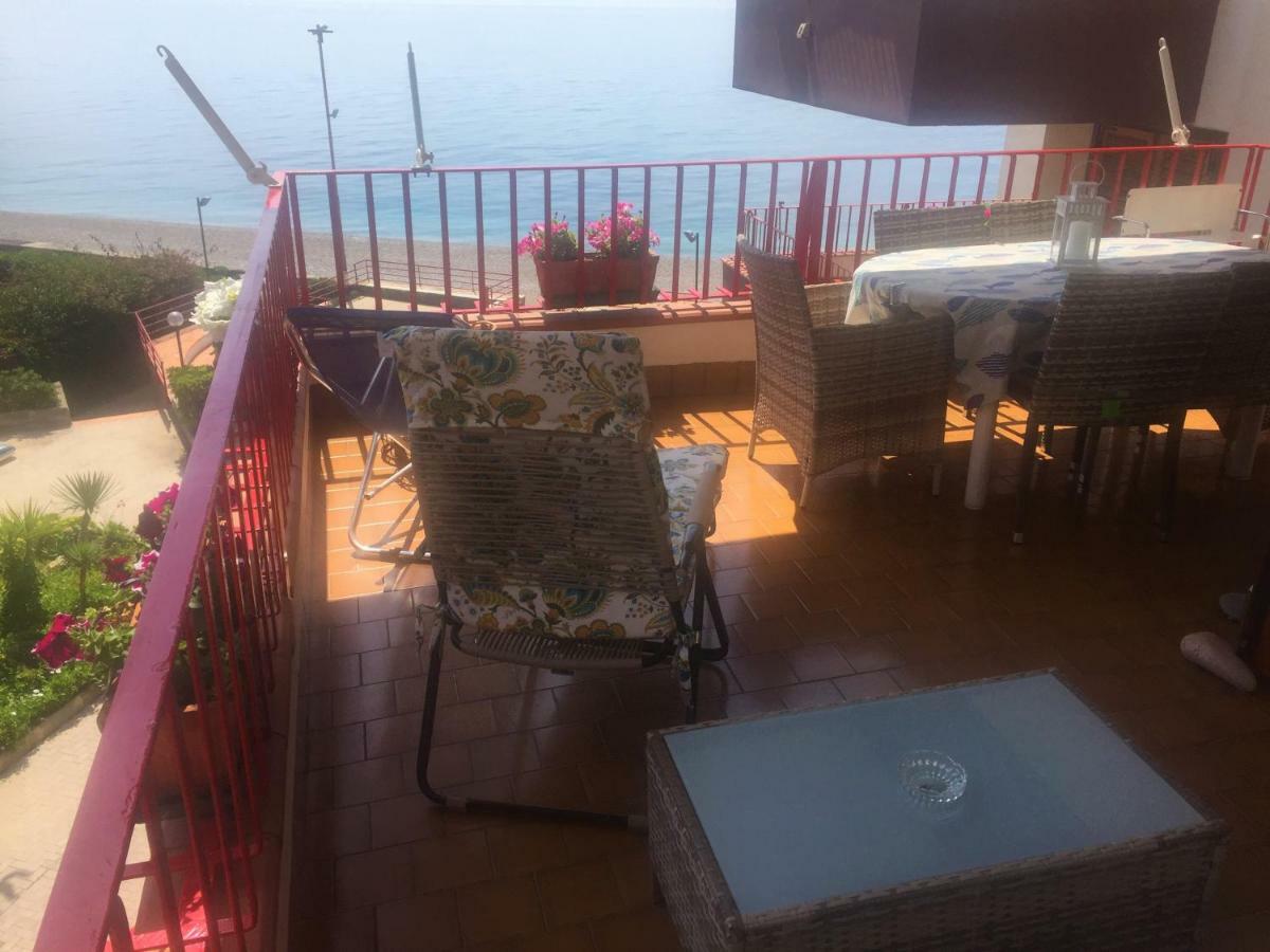 Sea Beach Taormina Apartment Letojanni Exterior foto